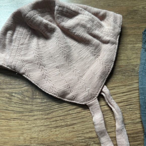 Kate Quinn tank onesie and bonnet 3-6 mo - Picture 3 of 3
